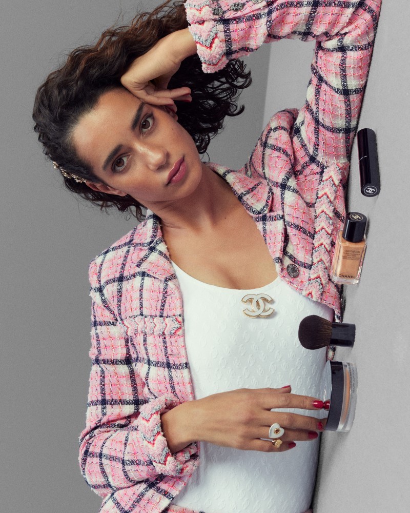 aku_231204_chanel-lcr9_packshot-with-iman-0116